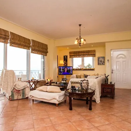 Secluded With Fireplace Close To Beach