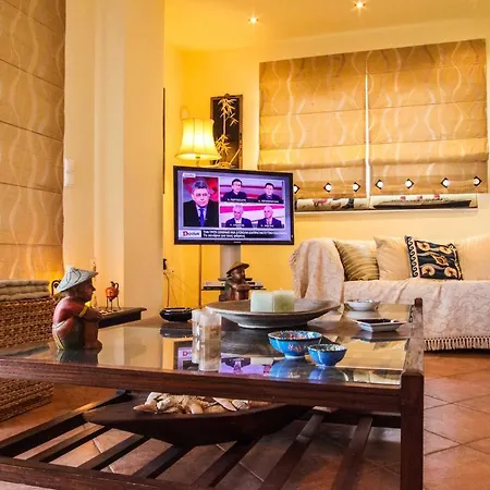 Secluded With Fireplace Close To Beach *