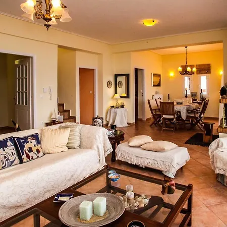 Secluded With Fireplace Close To Beach ヴィラ