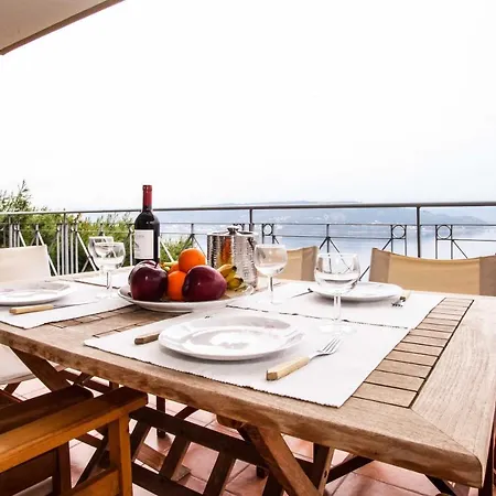 Secluded With Fireplace Close To Beach